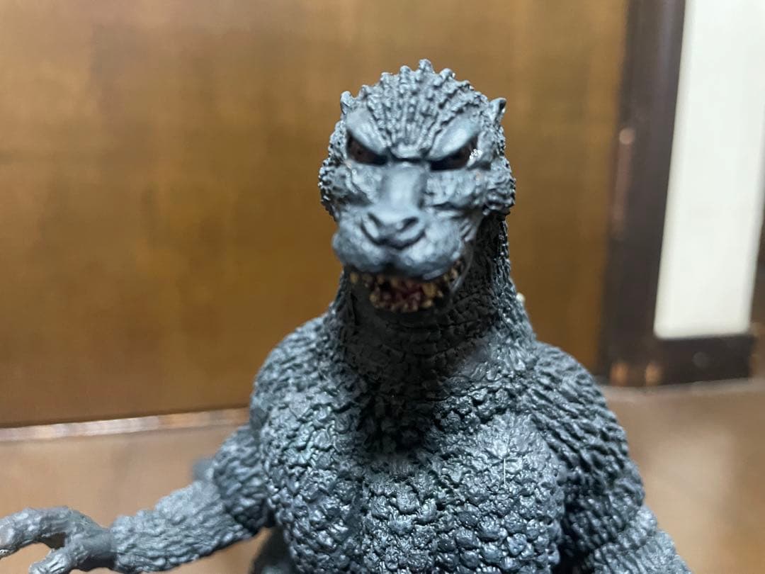 ゴジラ（1989）　レジン製　フィギュア 約20cm木製台座付き