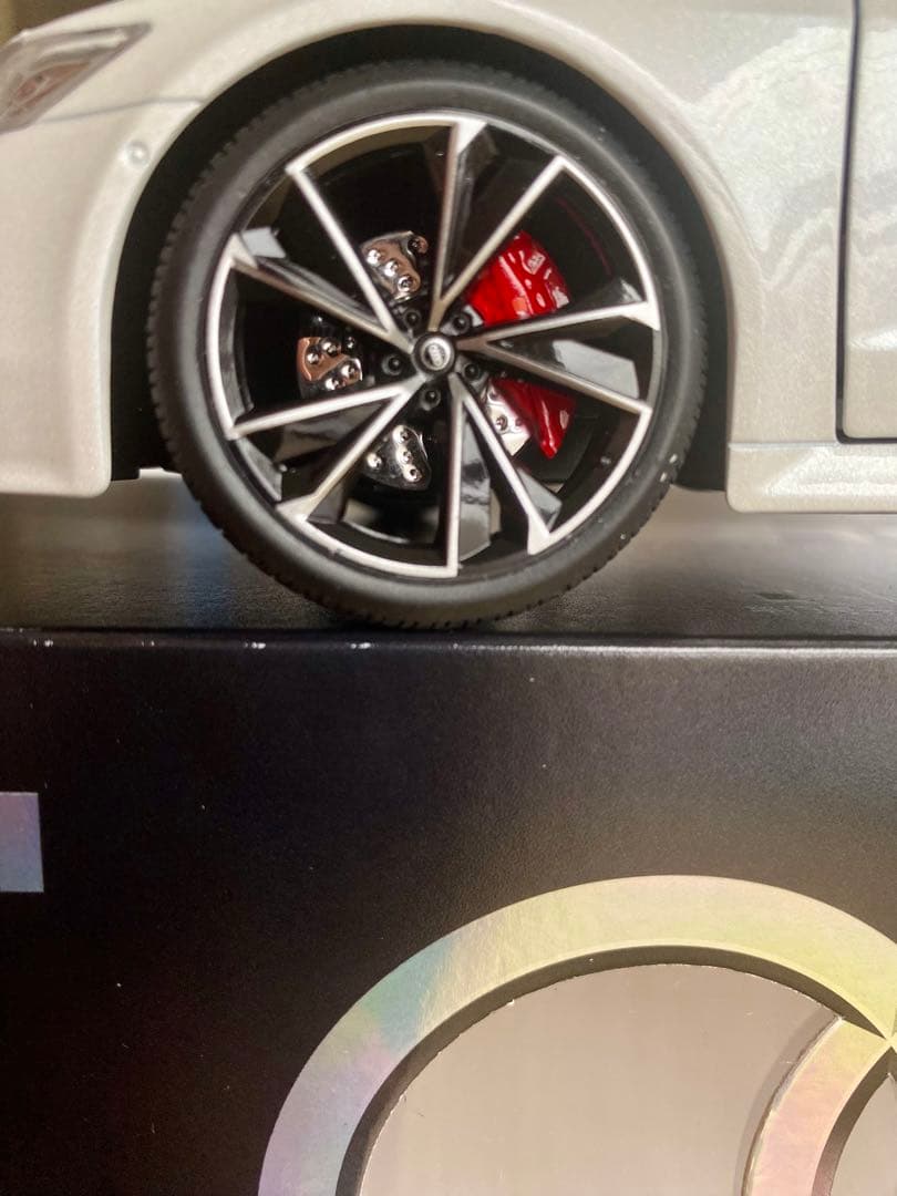 1/18 Audi 合金製ミニカー LED点灯 サウンド 鍵付