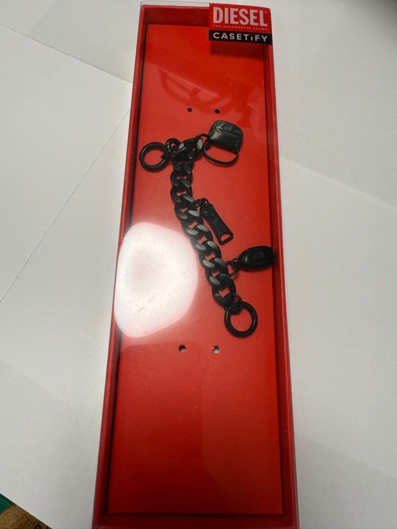 新作DIESEL + CASETiFY マットブラック厚型メタルスマホストラップ