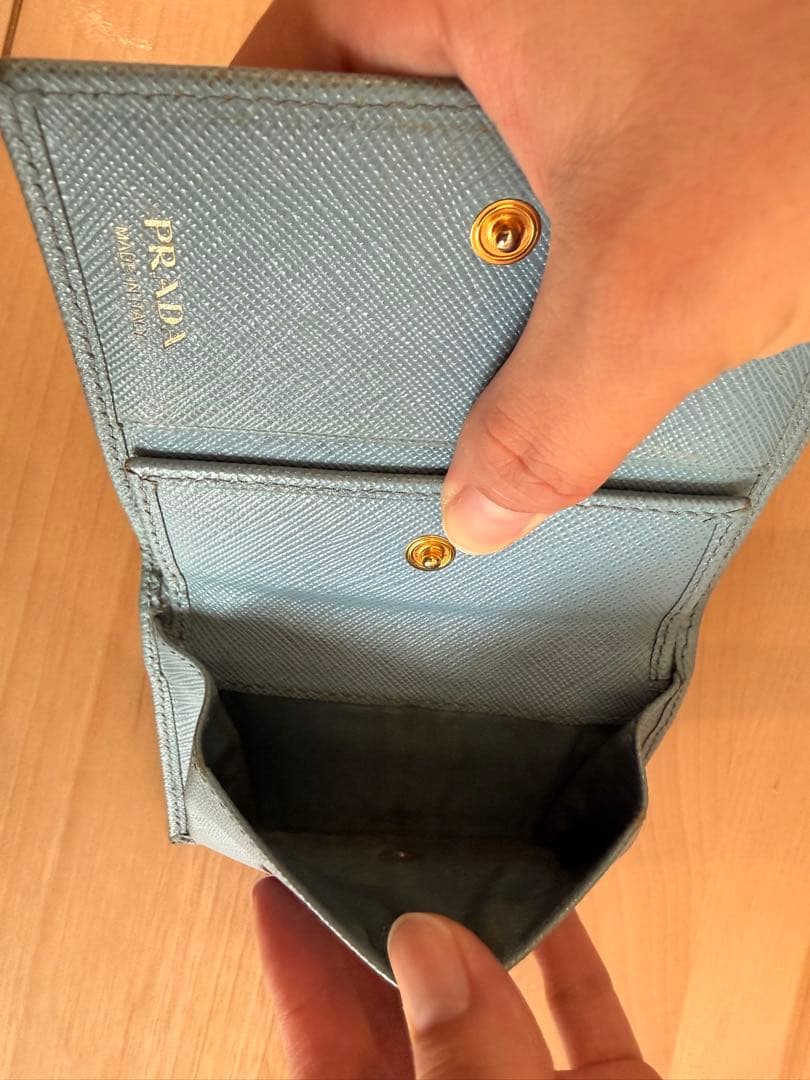 PRADA 二つ折り財布 ライトブルー