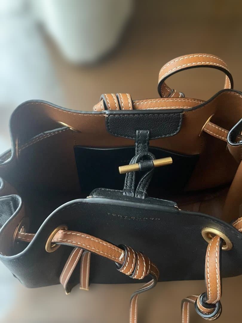 トリーバーチ　ブラック　レザー　ショルダーバッグ