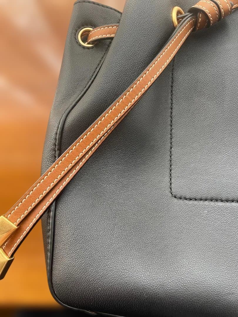 トリーバーチ　ブラック　レザー　ショルダーバッグ