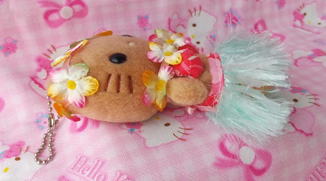 日焼けキティ　キーホルダー　マスコット　ぬいぐるみ　ハワイ　フラダンス