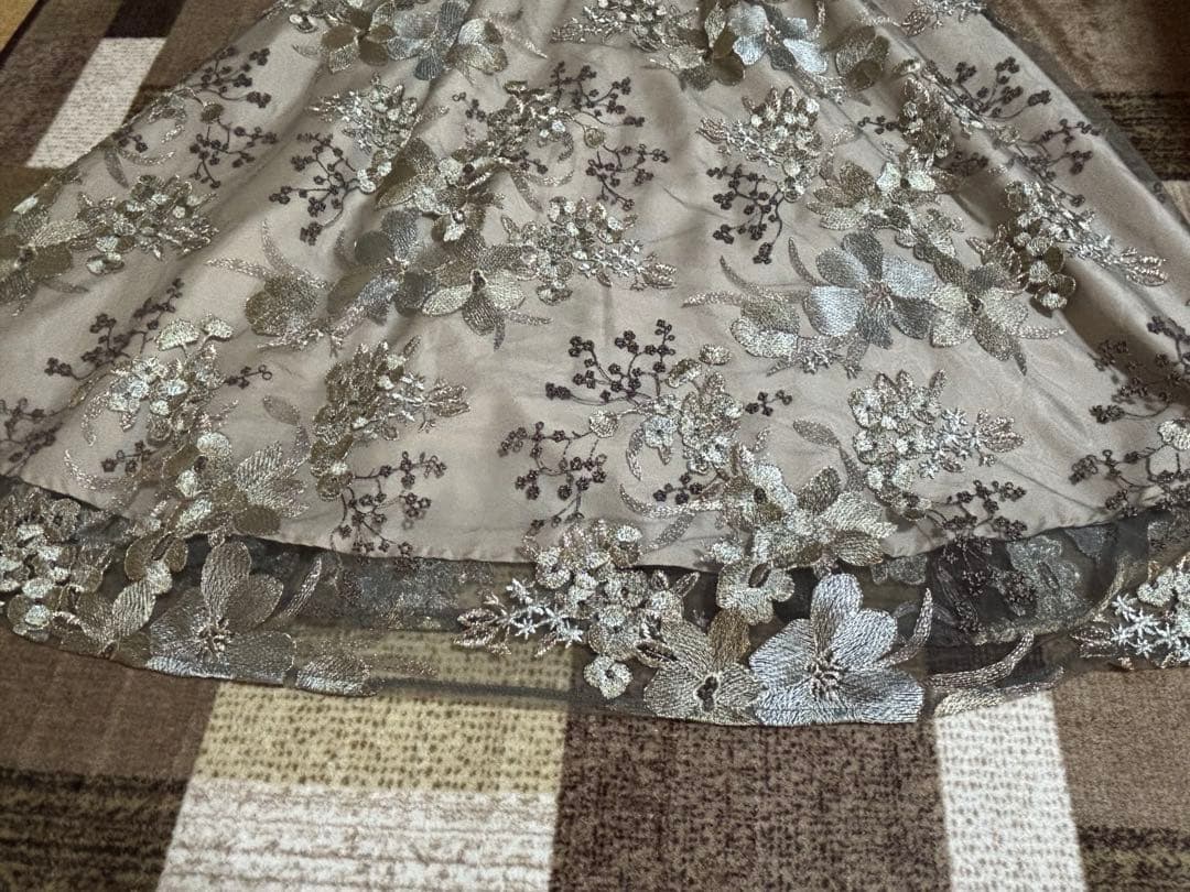 kana 花柄刺繍ドレス