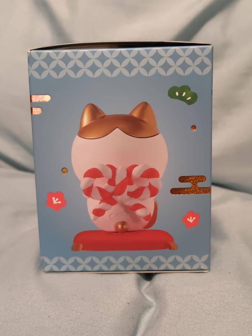 台湾 セブンイレブン限定 ちいかわ 金運を招くフィギュア 金色 招福 ハチワレ