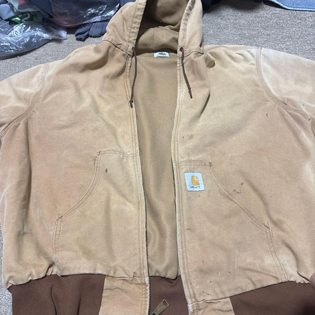 Carhartt フード付きベージュジャケット