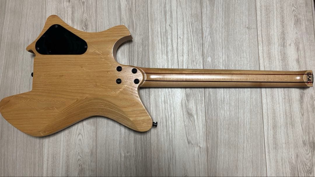 ヘッドレス エレキギター