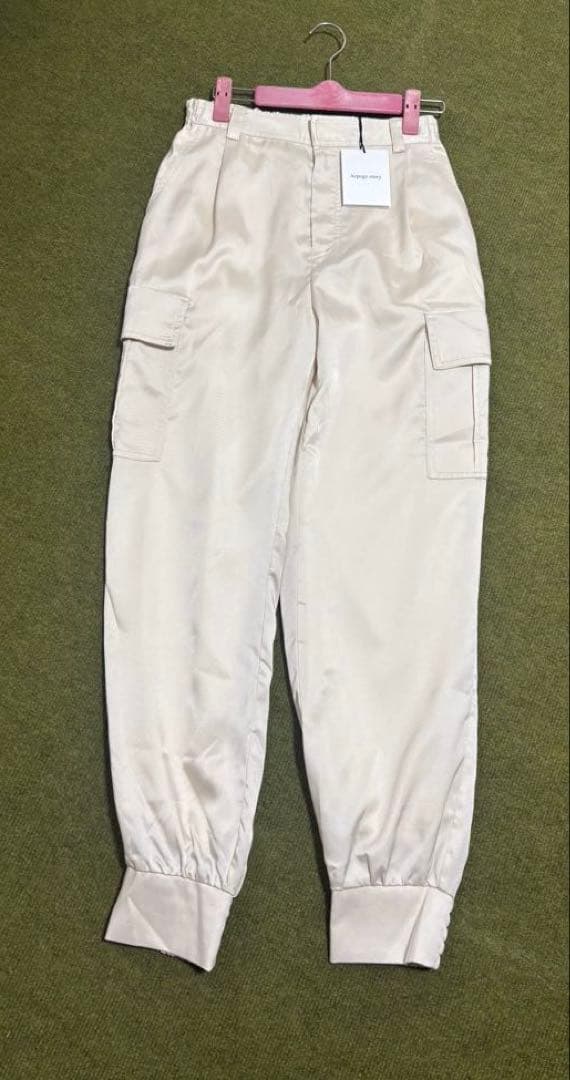 週末限定価格！新品未使用！アルページュストーリー　サテンカーゴパンツ