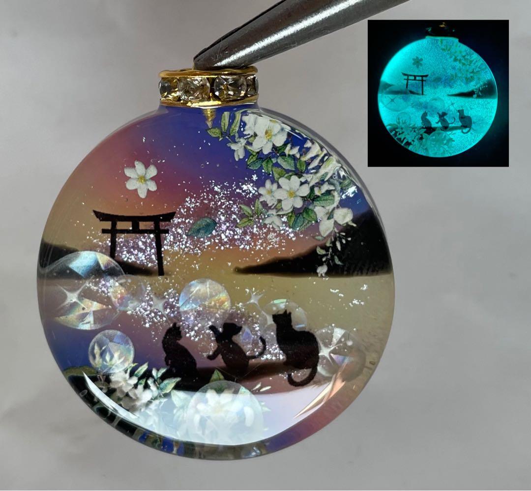 RUKURUKU/虹とチューリップ畑のうさぎ　オルゴナイトキーホルダー