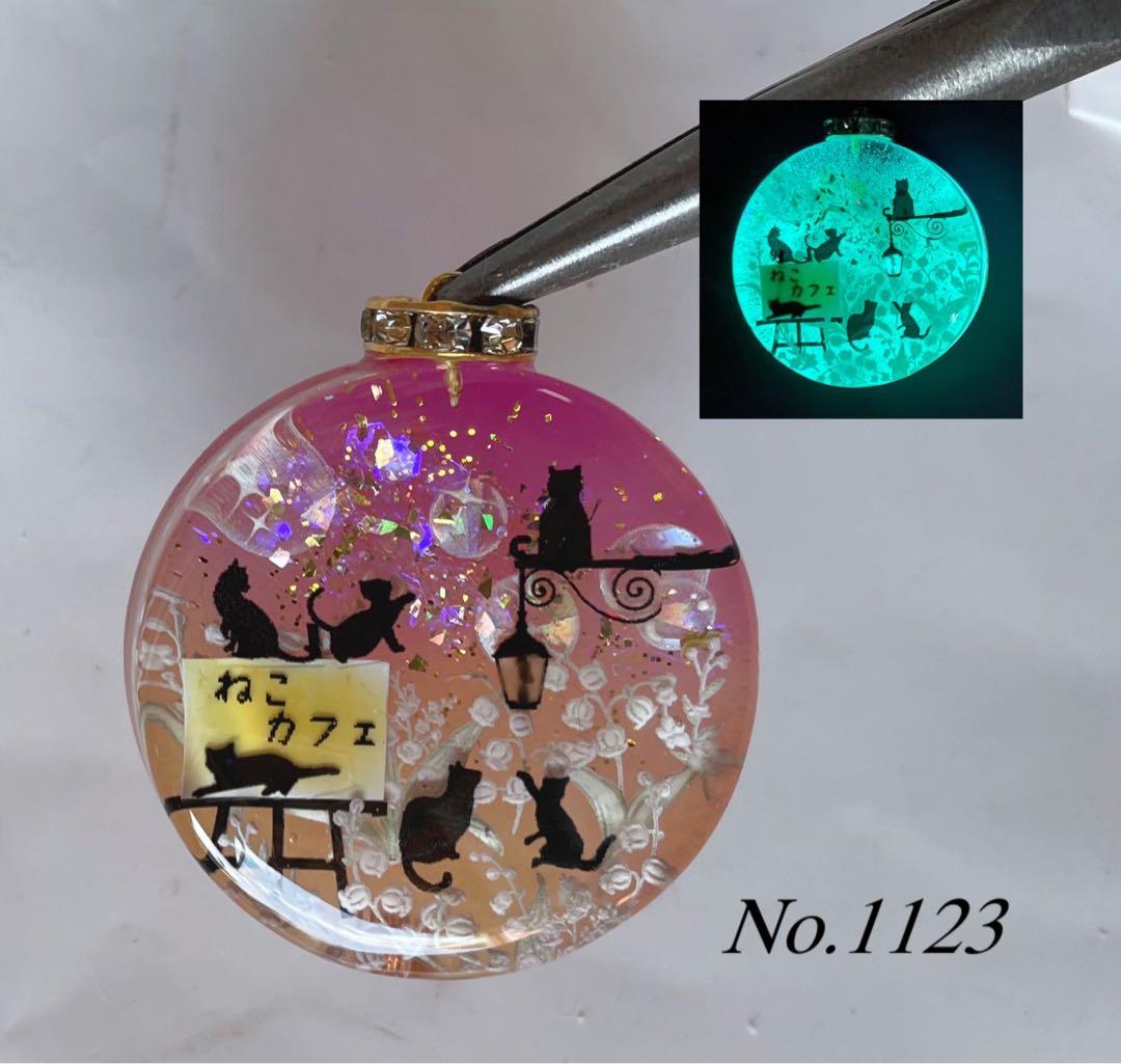 RUKURUKU/虹とチューリップ畑のうさぎ　オルゴナイトキーホルダー