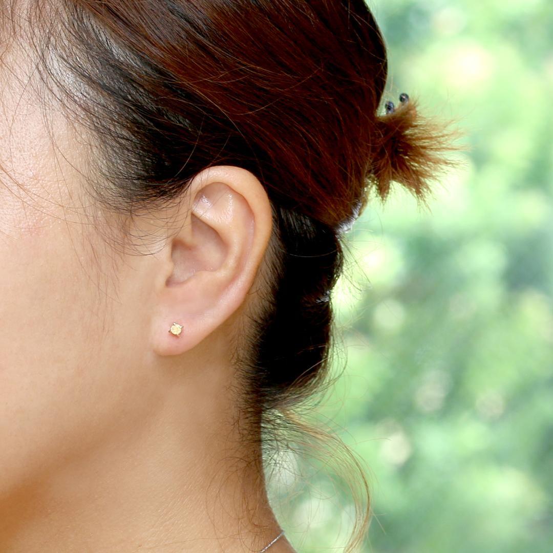 ギフトラッピング込み 遊色効果が神秘的なオパールピアスK18YG - メルカリ