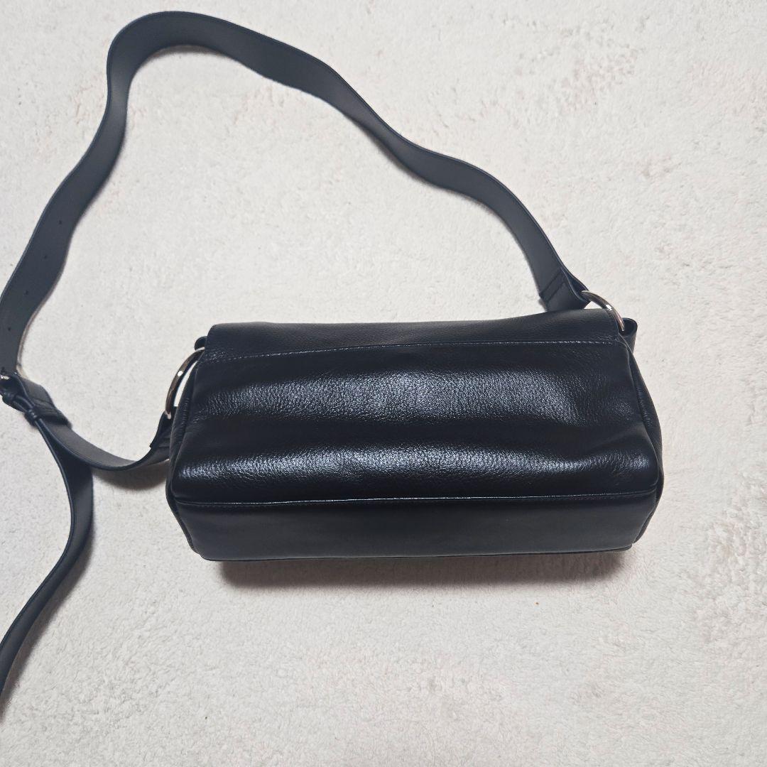 ビアズリー　レザーボディバッグ　ブラック