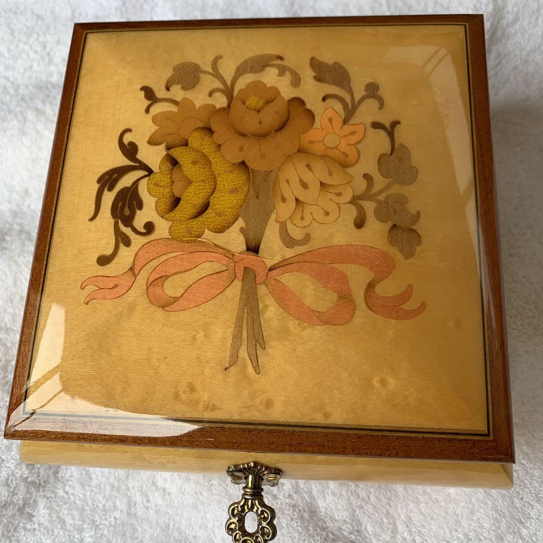 REUGEオルゴール鍵付き宝石箱 - メルカリ