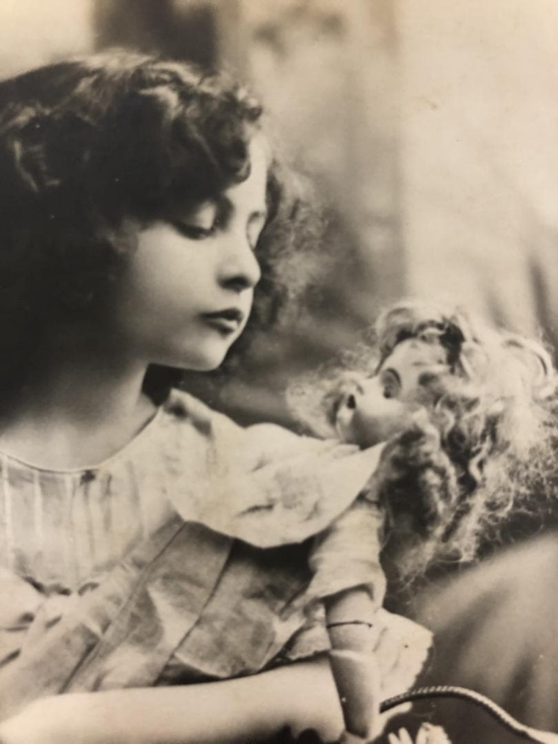 アンティーク ポストカード ビスクドールと美しい少女