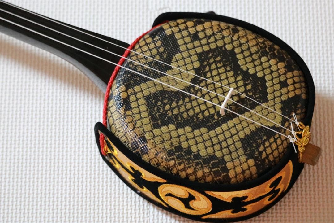 沖縄三線セット（人工皮張り）教本と初心者に必要なお得な付属品付