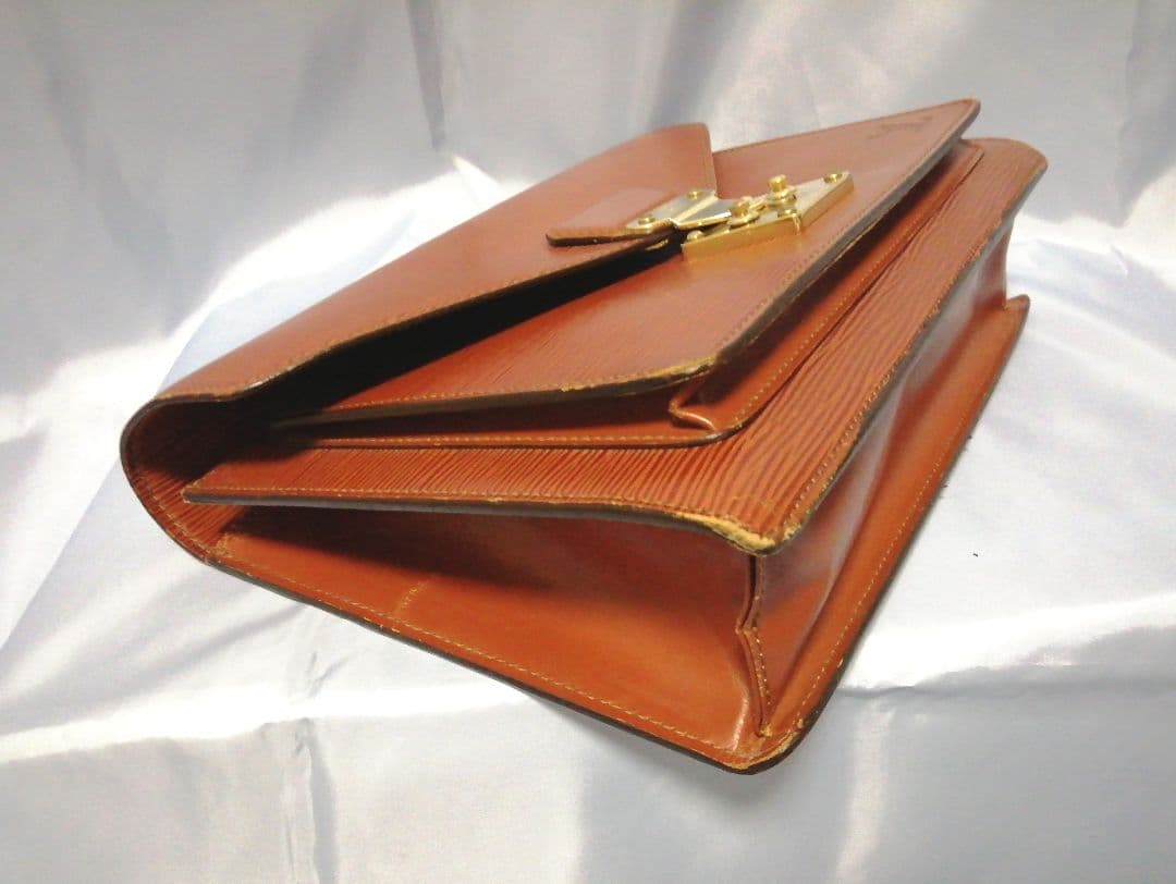 LV ルイヴィトン　エピ/モンソー　鍵付き　セカンドバック