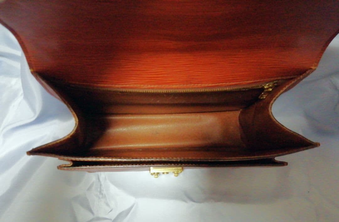 LV ルイヴィトン　エピ/モンソー　鍵付き　セカンドバック