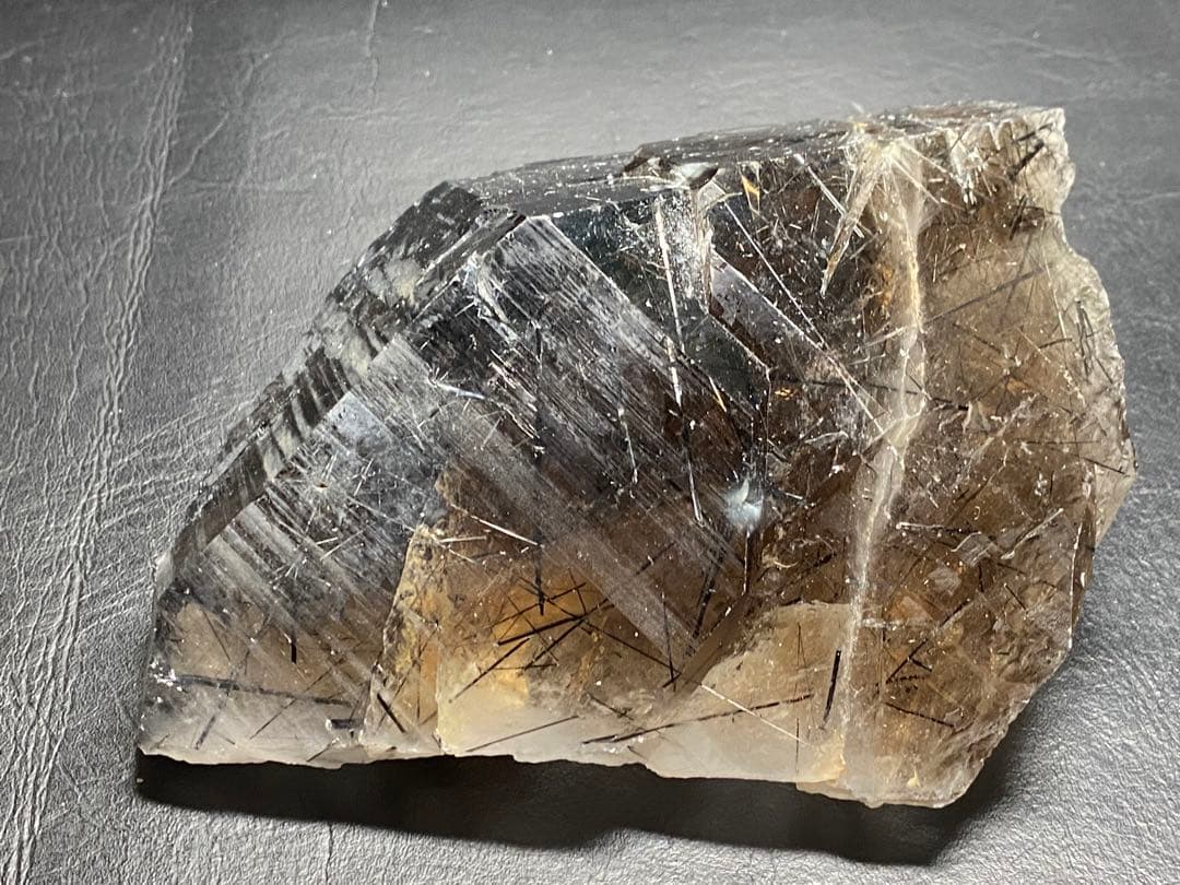 ザギマウンテンクォーツ ザギ水晶 ザキ鉱山 エジリン 873gラビカイト入り