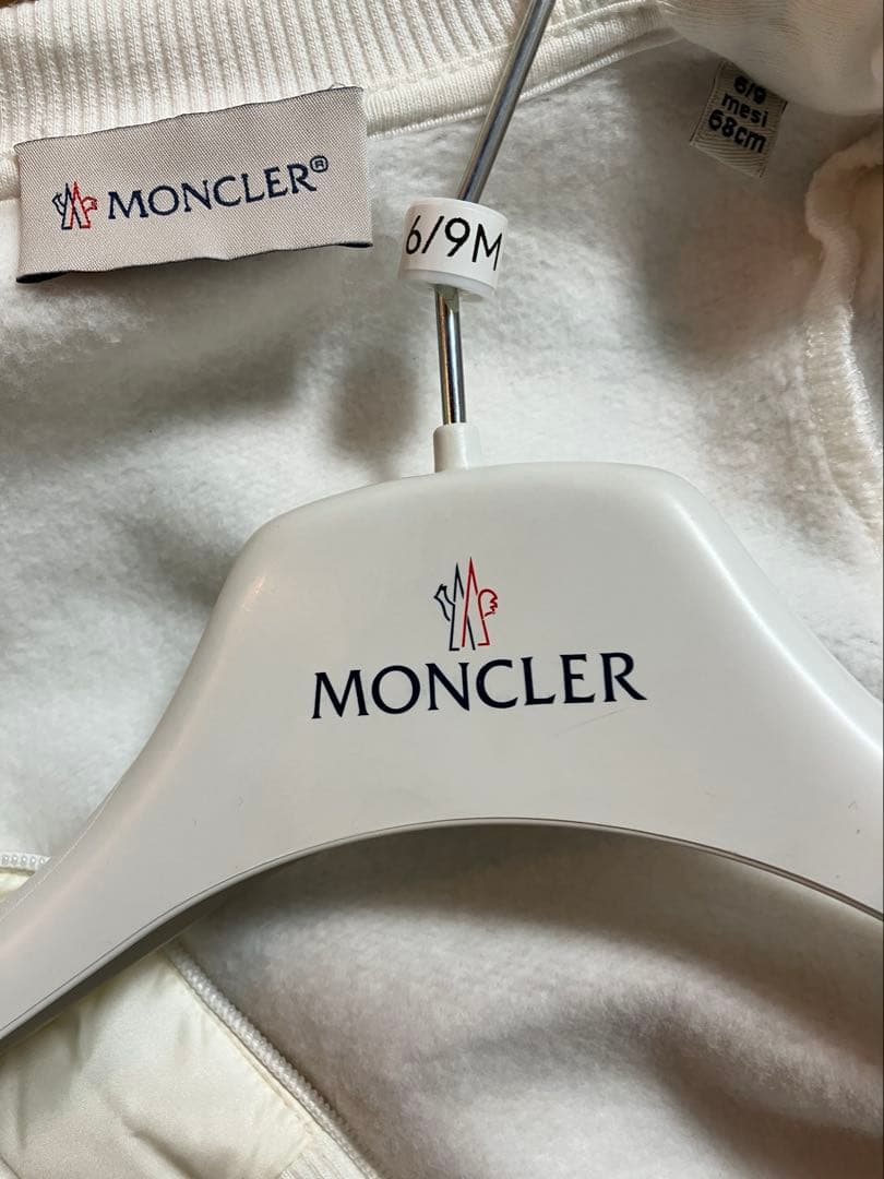 MONCLER　白アウター