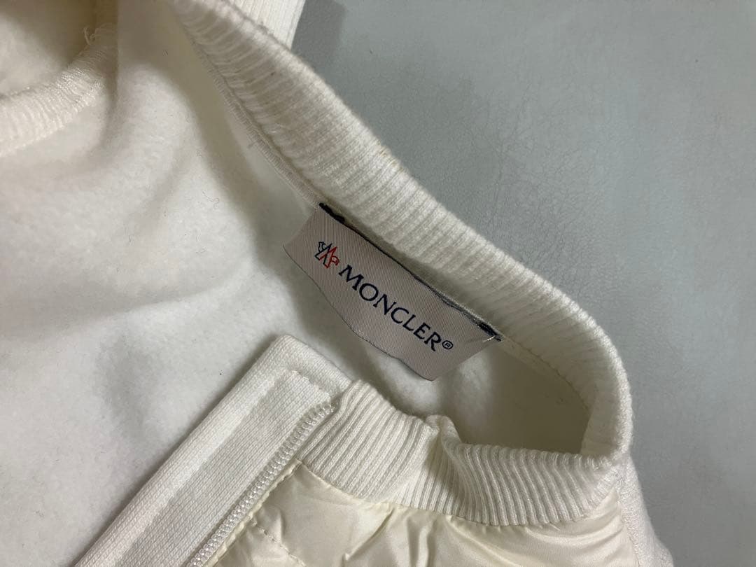 MONCLER　白アウター
