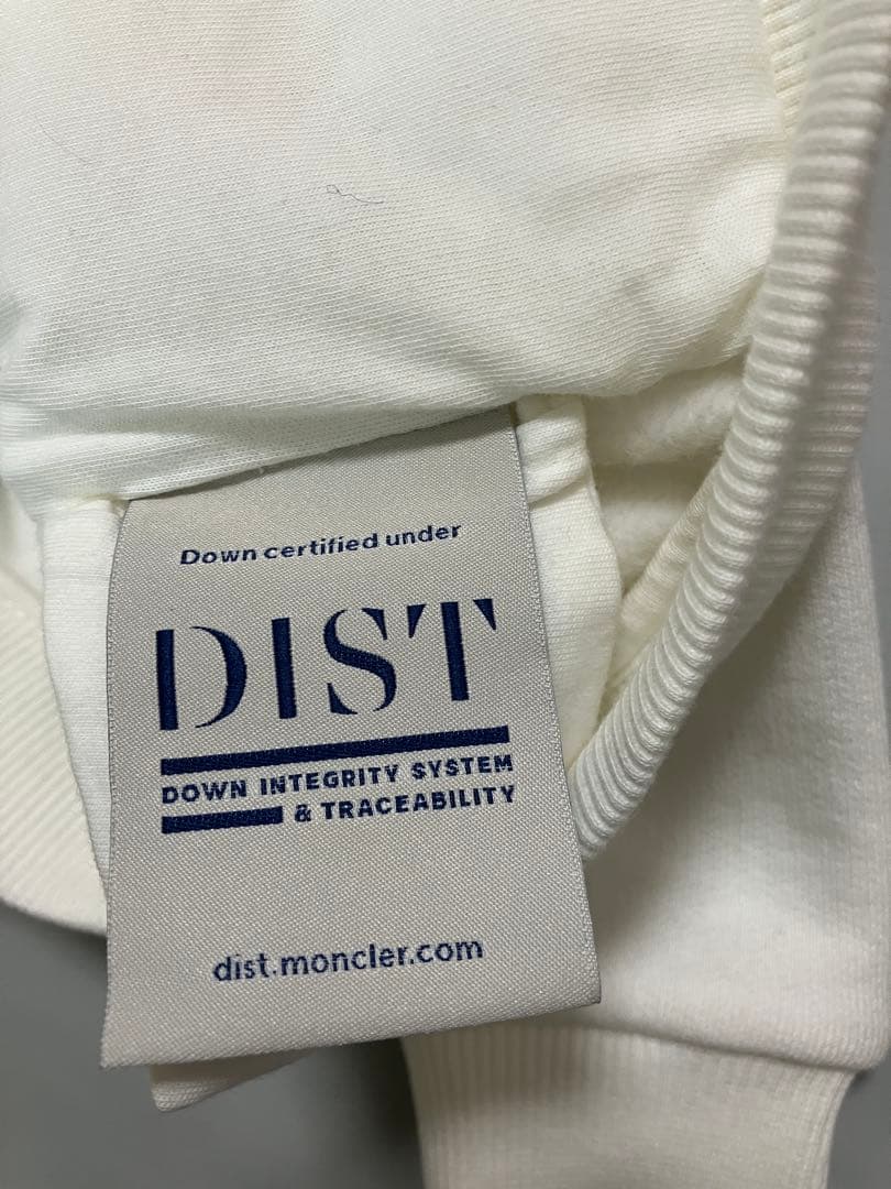 MONCLER　白アウター