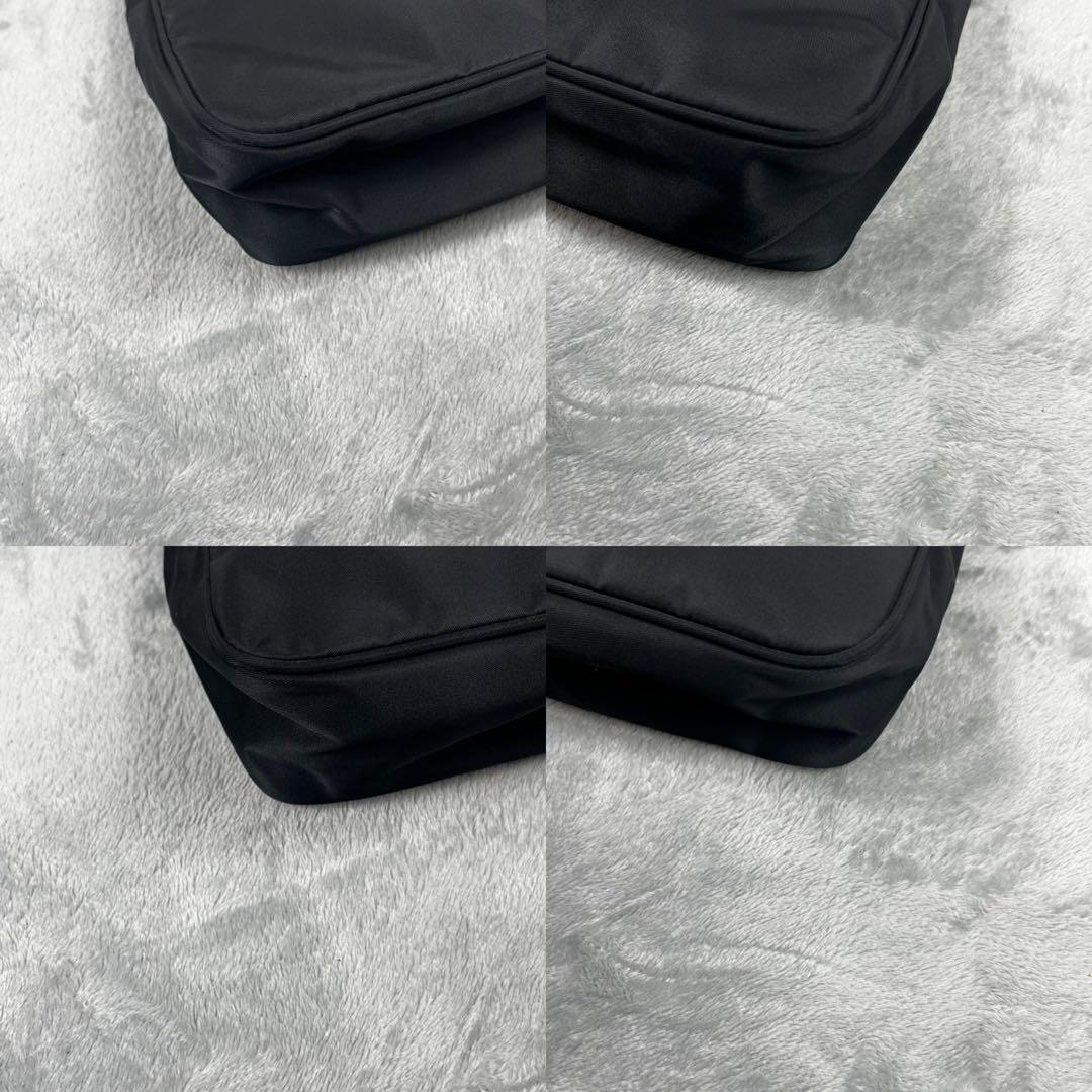 美品✨ Prada プラダ アクセサリーポーチ ブラック 黒 ナイロン 三角ロゴ