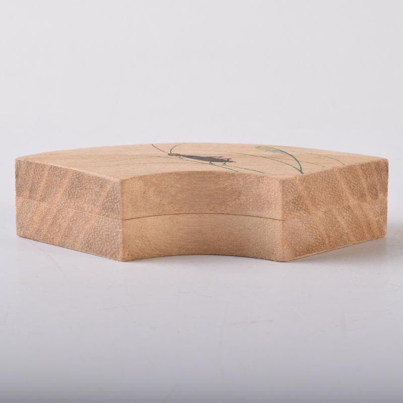 茶道具　桐生地　昆虫蒔絵　香合　在銘　共箱　V　7253