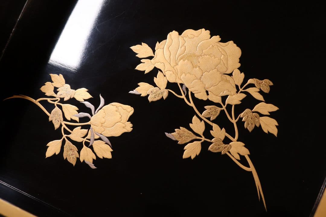 木製 漆塗 牡丹獅子 花唐草 金蒔絵 饅頭箱一対 菓子重 菓子箱【CM285】