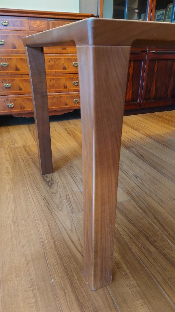 カンディハウス製　ダイニングテーブル（4人用）