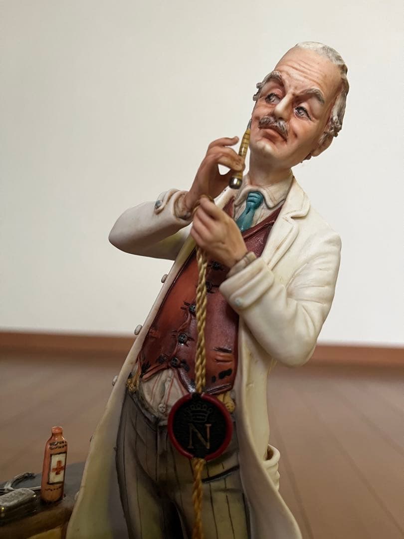 イタリア製 カポディモンテ 陶磁人形 フィギュリン 医者と少年