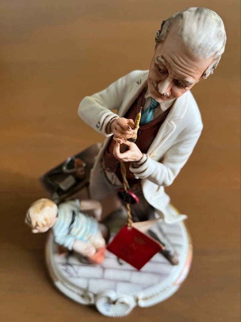 イタリア製 カポディモンテ 陶磁人形 フィギュリン 医者と少年