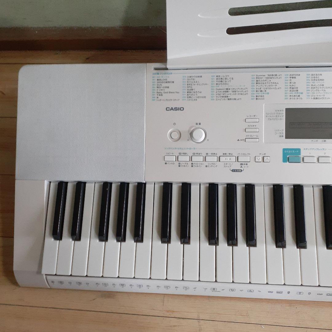 カシオ　電子ピアノ　キーボード　LK-223