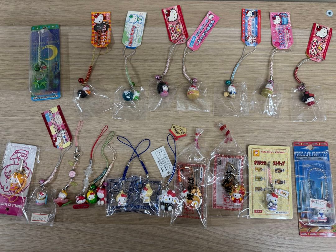 195個　ハローキティ ご当地　ストラップ