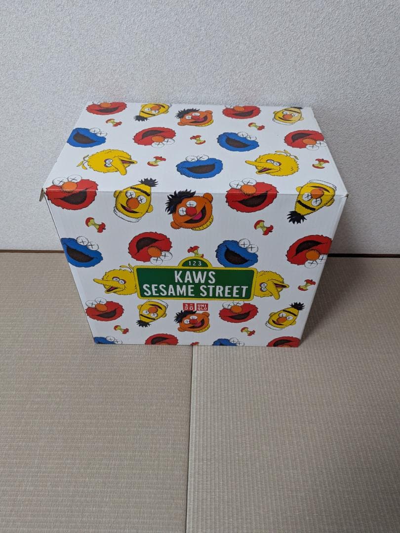 UNIQLO　UT「KAWS x SESAME STREET」ぬいぐるみ