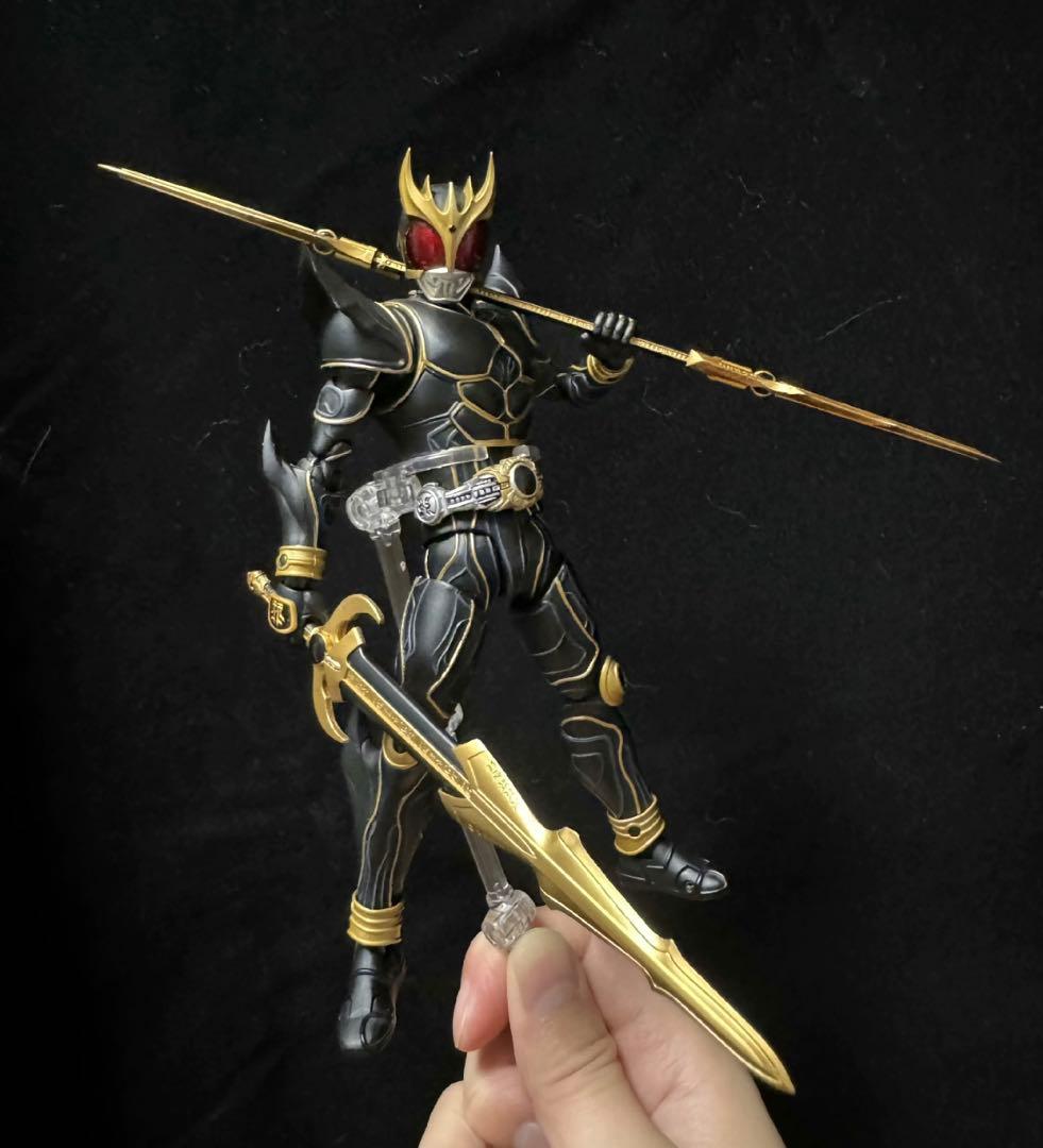 真骨彫クウガ アルティメットフォームの武器と武器持ち手