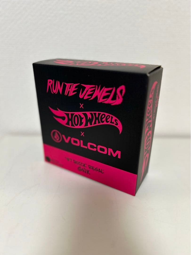 限定！レア品！volcom ホットウィール　ミニカー　ショップ袋付き