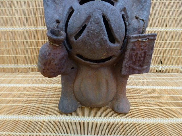 鋳鉄製 タヌキの置物 狸 縁起物 オブジェ 52cm