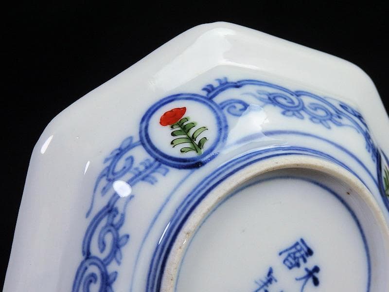 大聖寺伊万里　金襴手　菊に団龍紋　岩に欄干の図　八角４寸皿D702AS-CEd