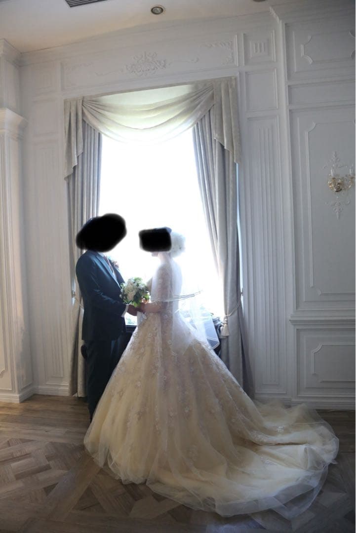 アイボリー　刺繍入り 長袖ウェディングドレス　フォトウェディング