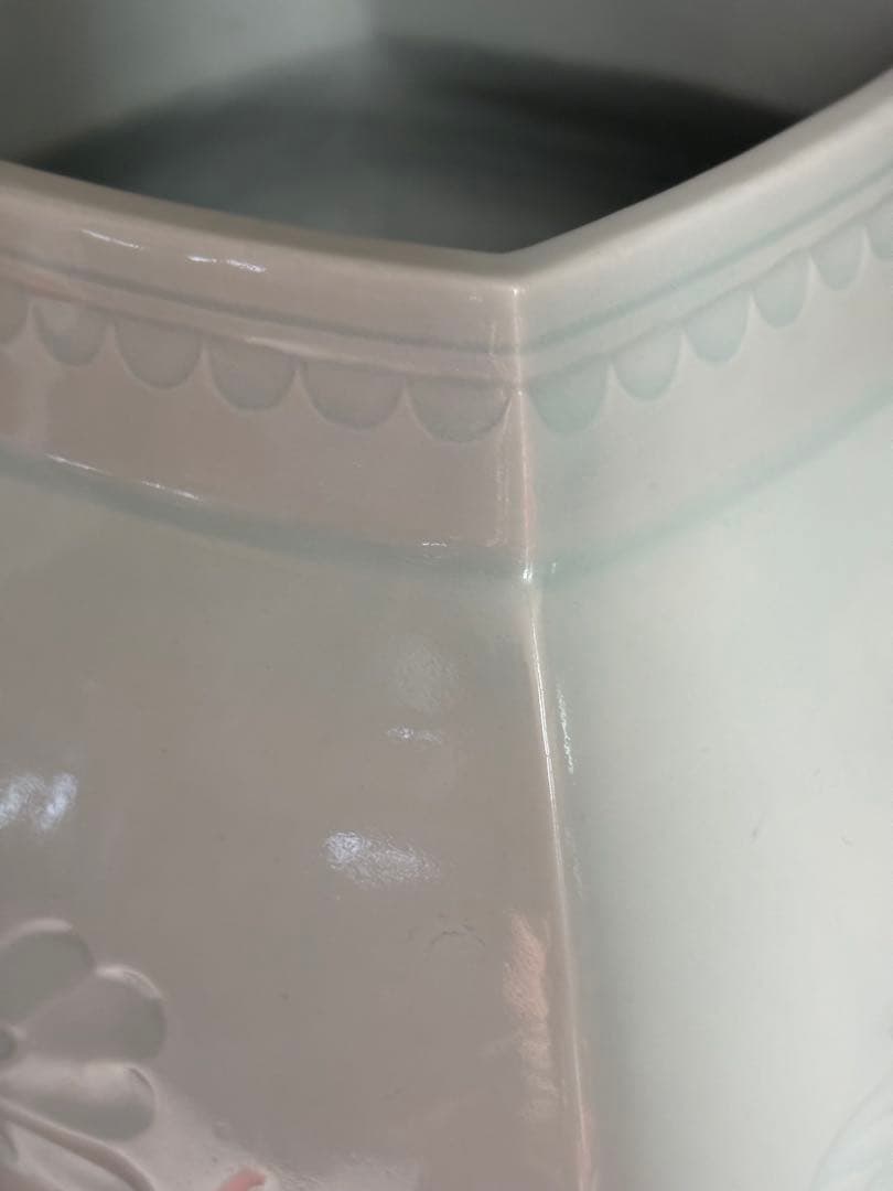 河村蜻山 大きな花瓶5.8kg 高さ29.5cm 四方形白磁富貴花彫