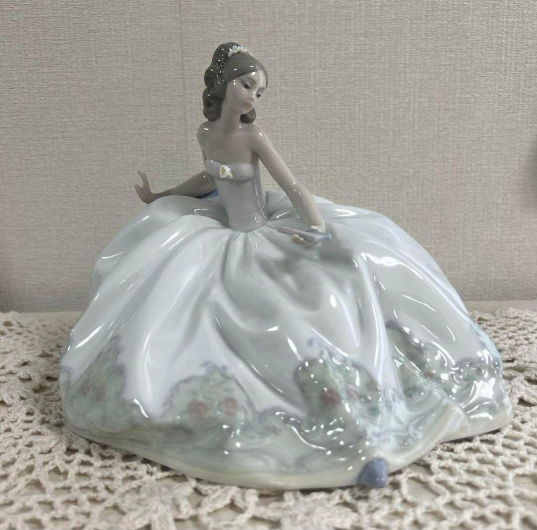 リヤドロ お祭り ひと休み 舞踏会