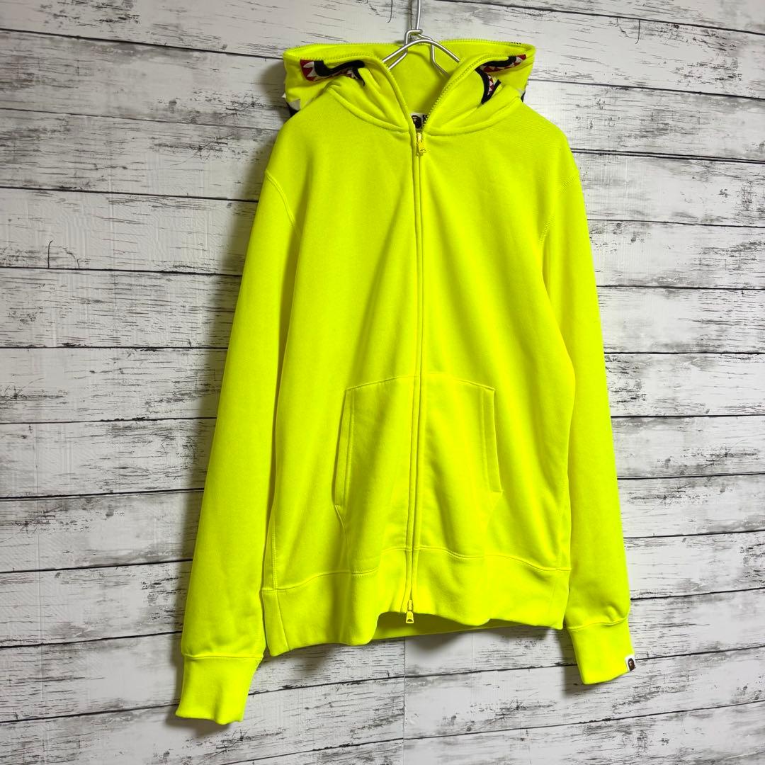 希少　A BATHING APE シャーク　ネオン　パーカー　ワッペン　Lサイズ