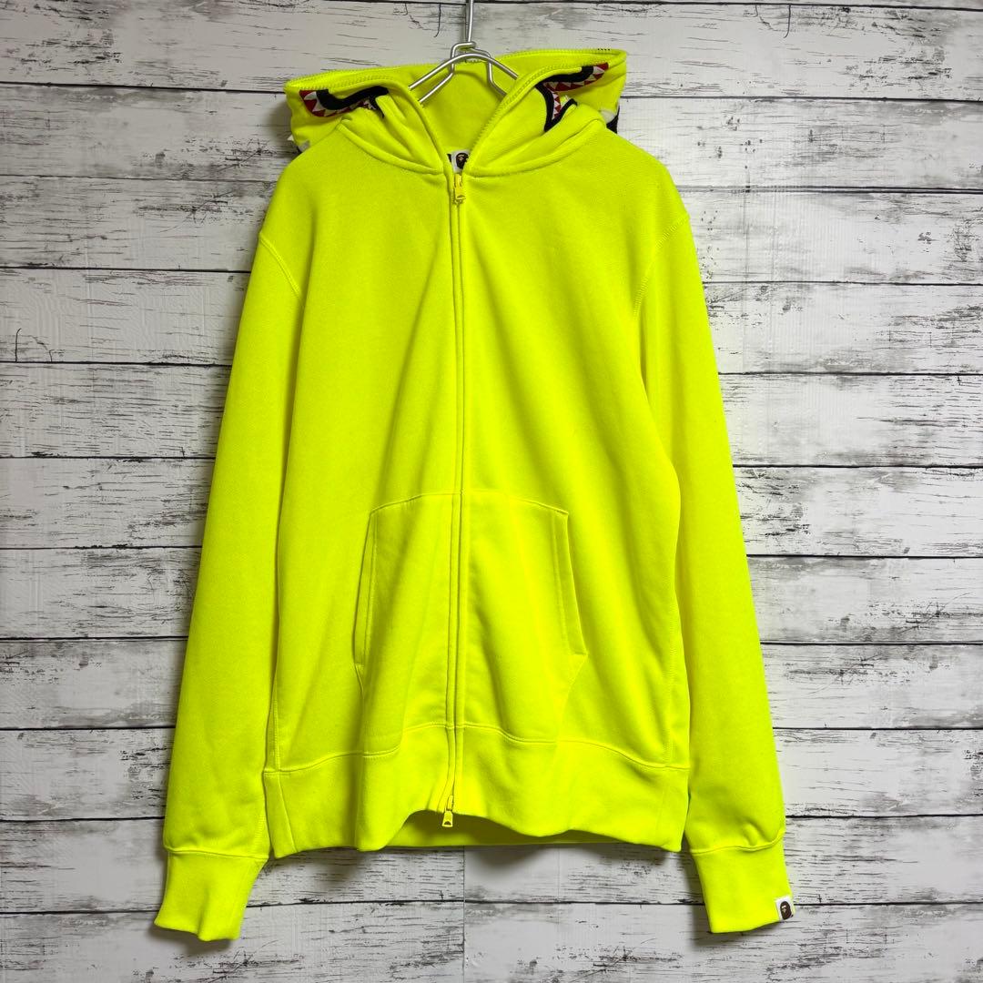 希少　A BATHING APE シャーク　ネオン　パーカー　ワッペン　Lサイズ