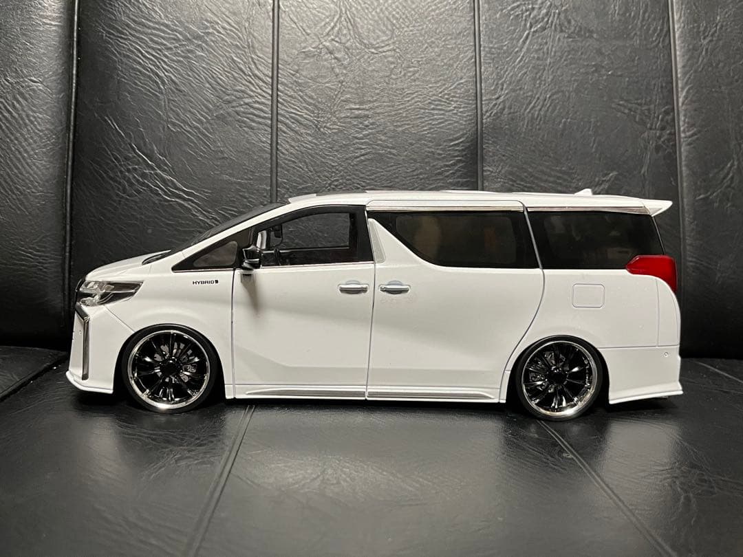 トヨタ　アルファード　30系後期　1/18