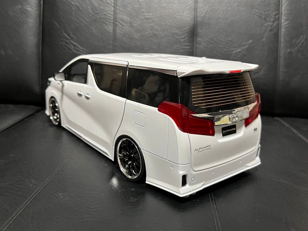 トヨタ　アルファード　30系後期　1/18