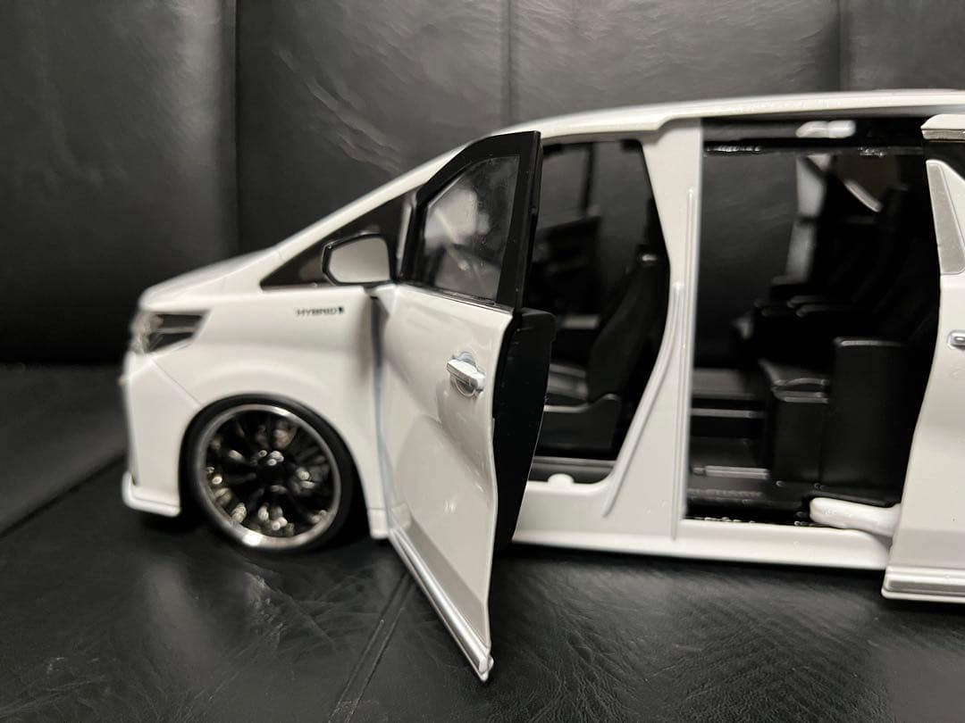 トヨタ　アルファード　30系後期　1/18