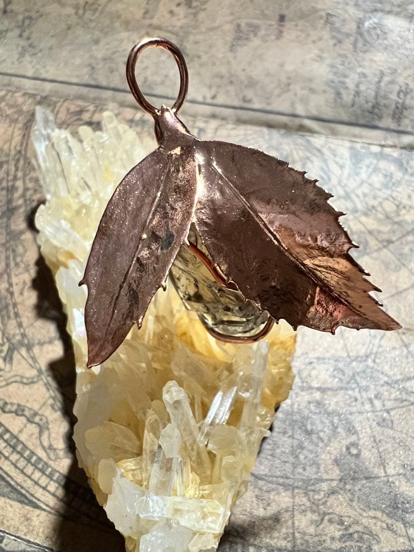 龍脈の精髄 ― 煙水晶ペンダント 「逆境を超え自然と共鳴する護り」保護