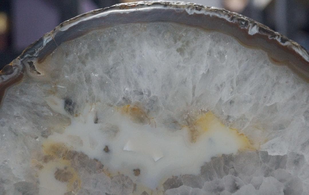 大型瑪瑙メノウ原石置物 アゲート開運 美しい石目 重さ8.2㎏木製台