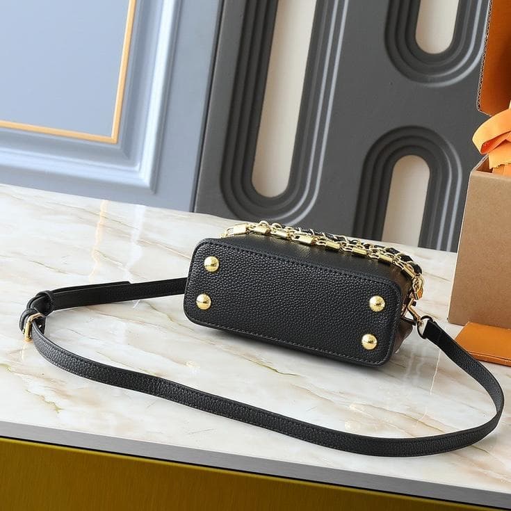 極美品！ブラックレザー ハンドバッグ