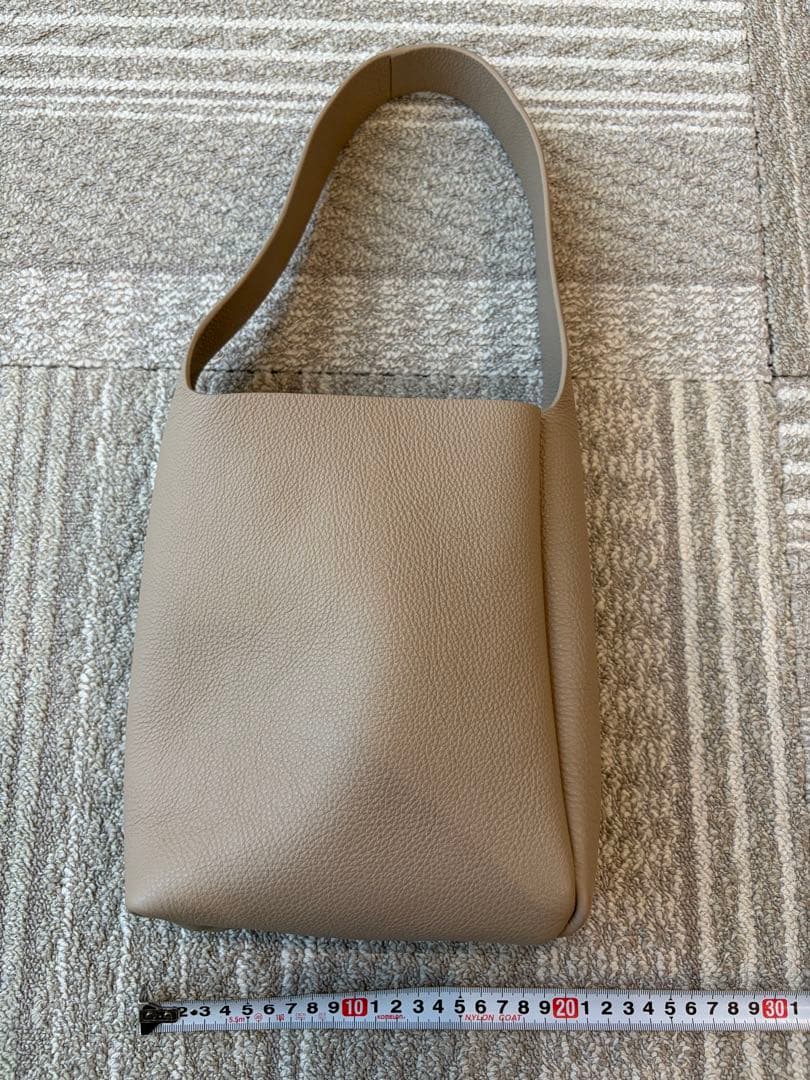 Aeta グレーベージュ レザー ショルダーバッグ